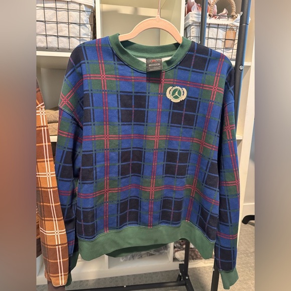 Women’s Jordan plaid crewneck sweatshirts - Picture 3 of 6